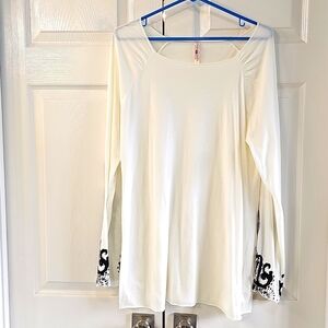 NWOT Pink Lotus Women's Tunic Black design Pleated  sleeves. Large Cream